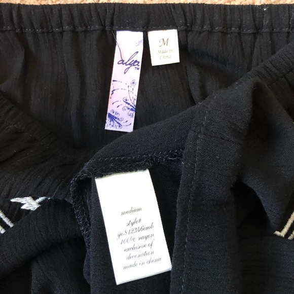 ALYA • Francesca’s Collection Top - Picture 8 of 8